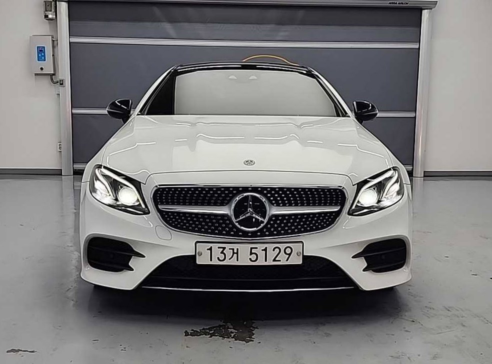 벤츠 E 클래스 E220d 쿠페 사진 2