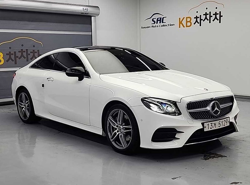 벤츠 E 클래스 E220d 쿠페 사진 4