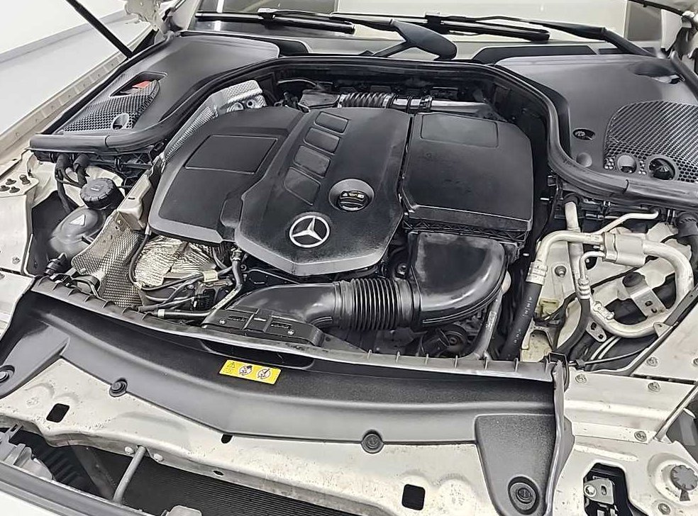 벤츠 E 클래스 E220d 쿠페 사진 5