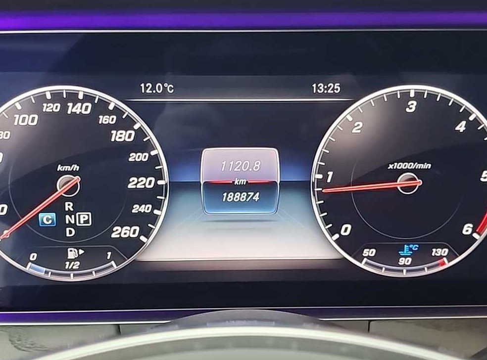 벤츠 E 클래스 E220d 쿠페 사진 6