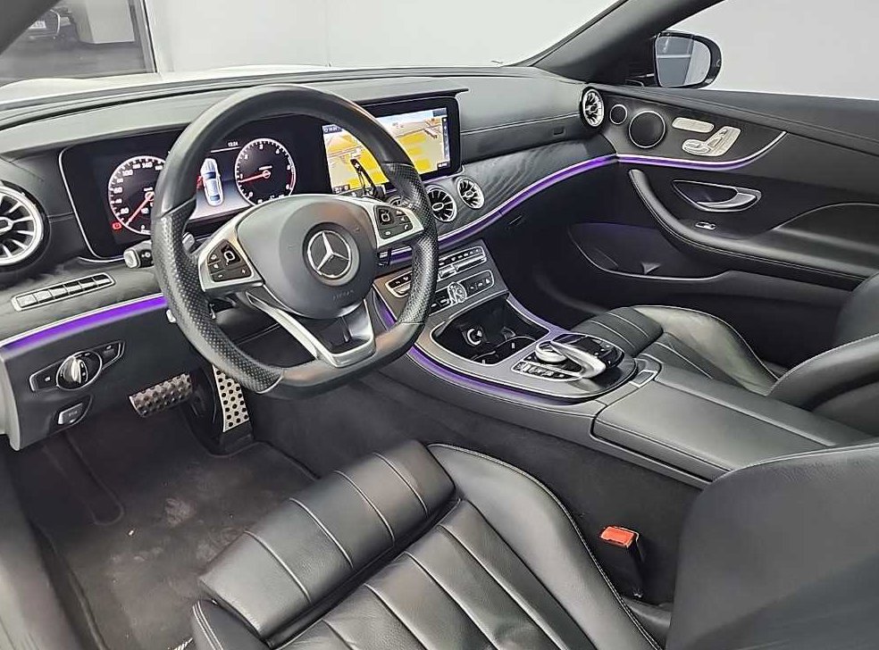 벤츠 E 클래스 E220d 쿠페 사진 7