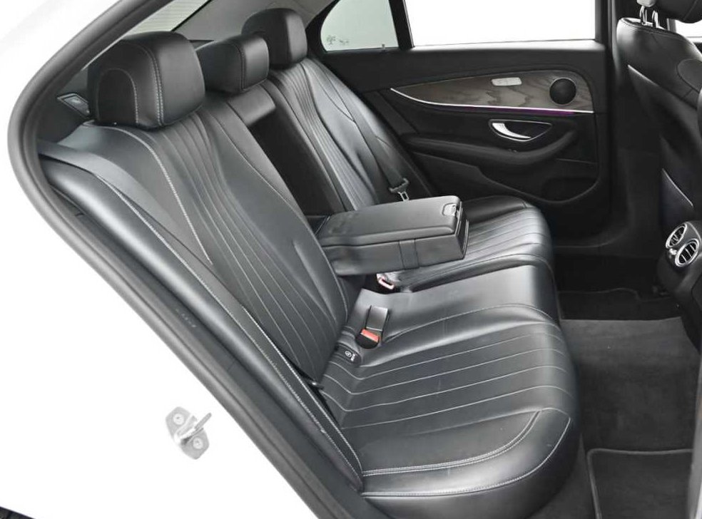 벤츠 E 클래스 E220d 익스클루시브 사진 12
