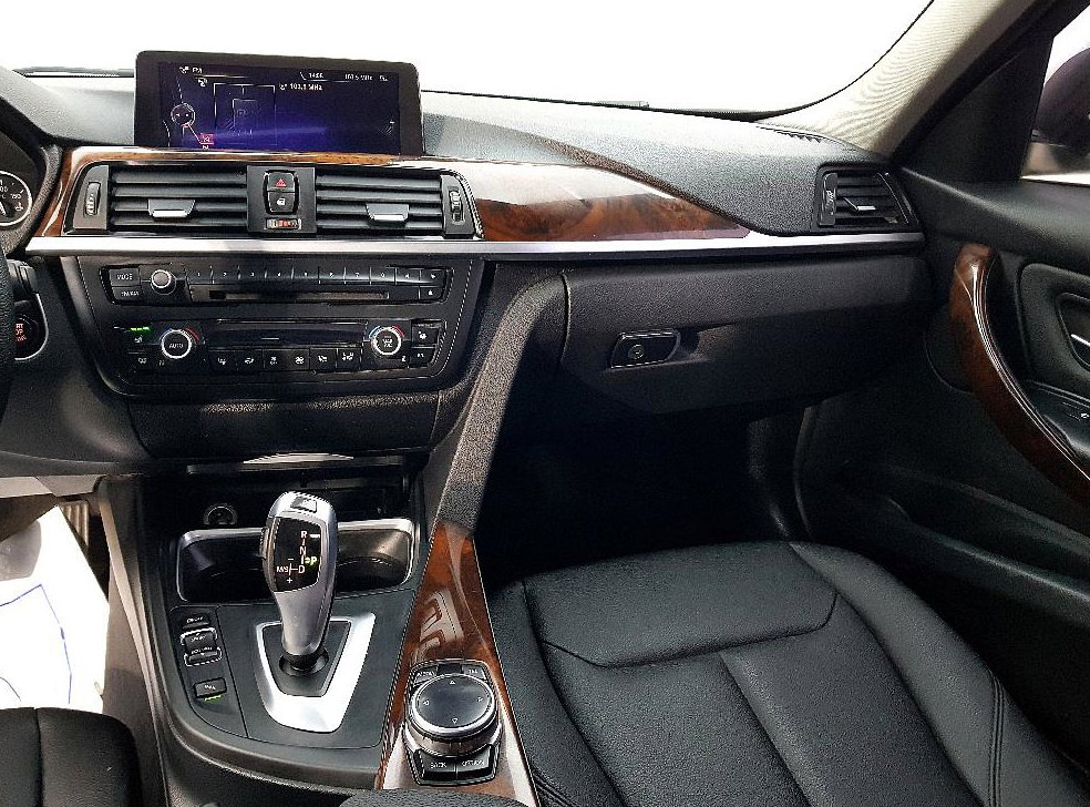 BMW 3시리즈 320d 사진 10