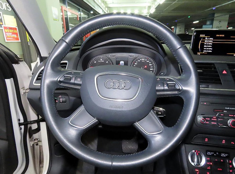 아우디 Q3 30 TDI 콰트로 사진 8