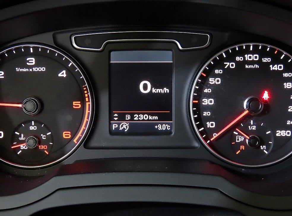 아우디 Q3 30 TDI 콰트로 사진 9