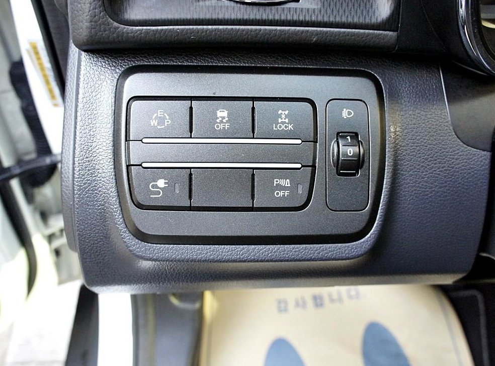 KG모빌리티(쌍용)  티볼리 4WD 디젤 1.6 RX 사진 14