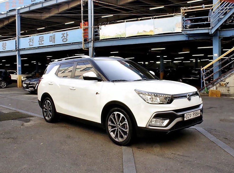 KG모빌리티(쌍용)  티볼리 4WD 디젤 1.6 RX 사진 2