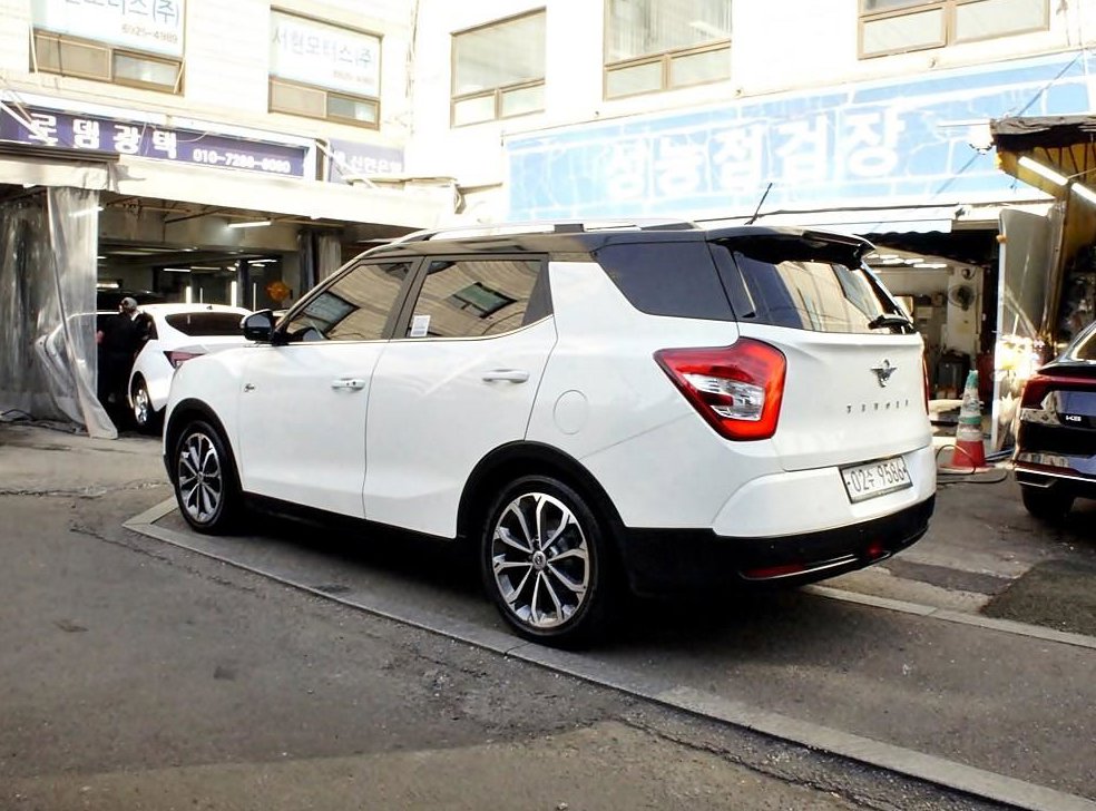 KG모빌리티(쌍용)  티볼리 4WD 디젤 1.6 RX 사진 4