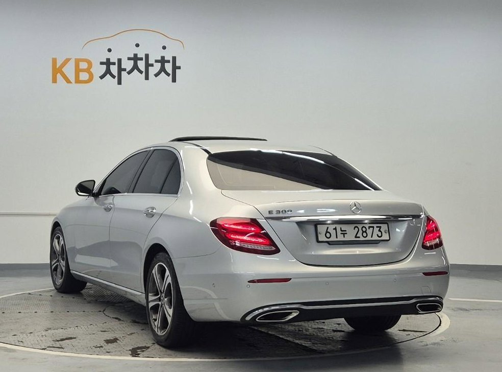 벤츠 E 클래스 E300 아방가르드 사진 2