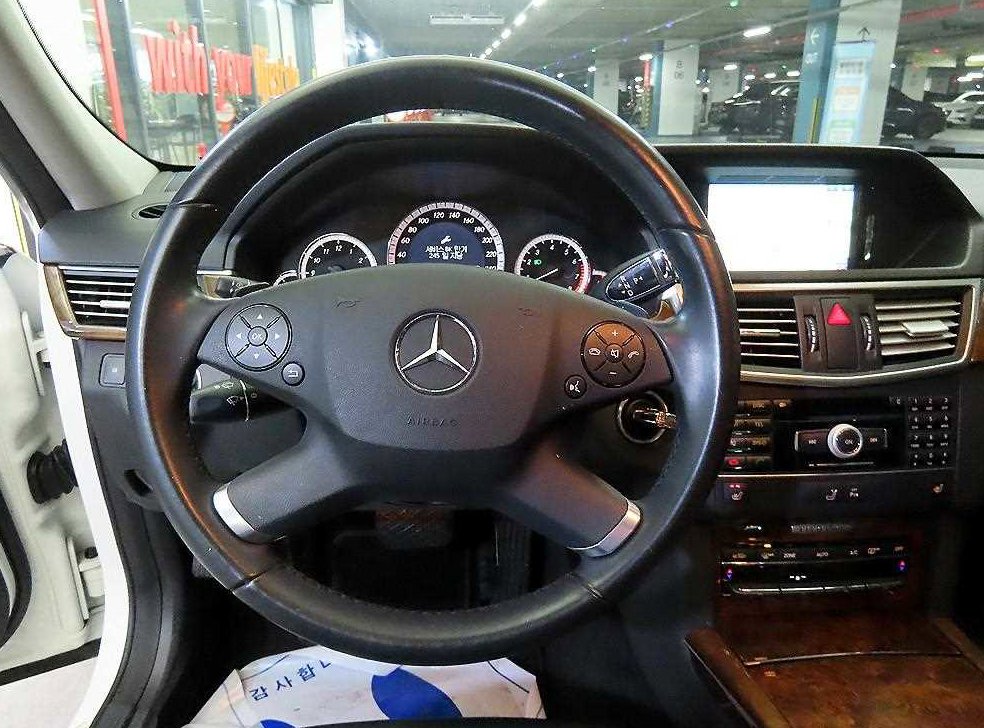 벤츠 E 클래스 E300 엘레강스 사진 8