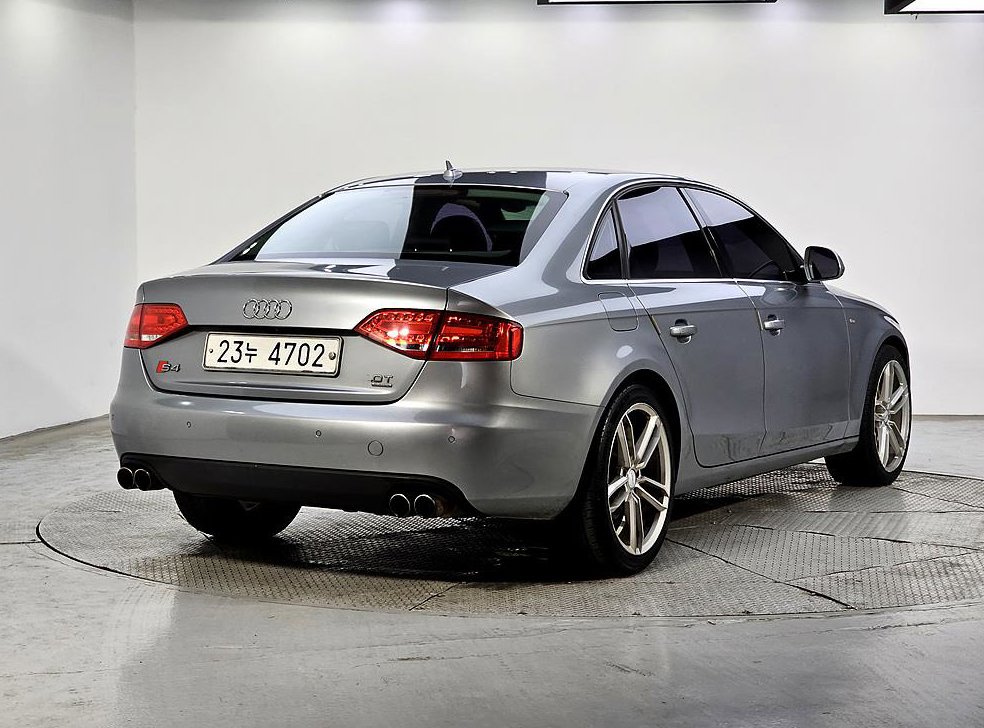 아우디 A4 2.0 TFSI 콰트로 사진 4