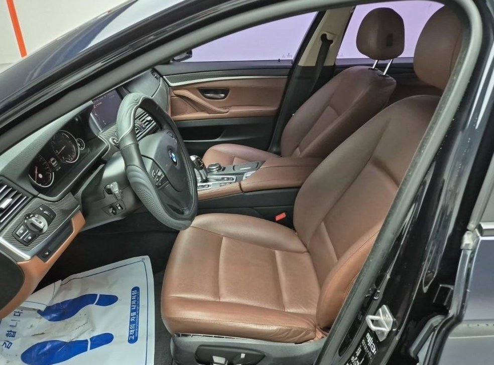 BMW 5시리즈 520d M 에어로다이나믹 사진 10