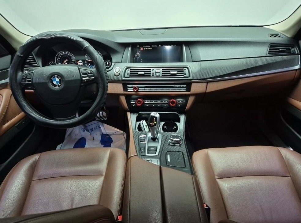 BMW 5시리즈 520d M 에어로다이나믹 사진 19