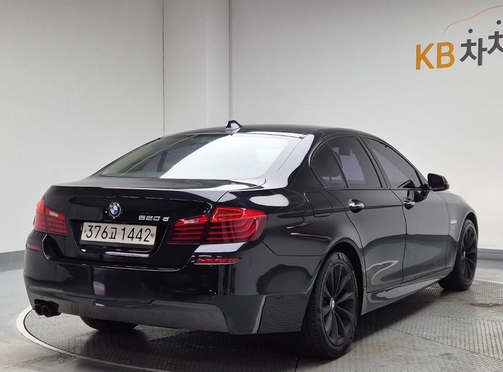 BMW 5시리즈 520d M 에어로다이나믹 사진 3