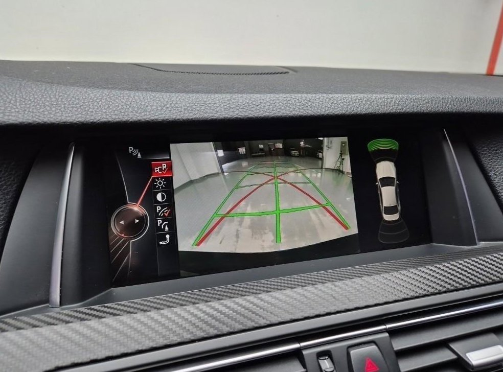 BMW 5시리즈 520d M 에어로다이나믹 사진 7