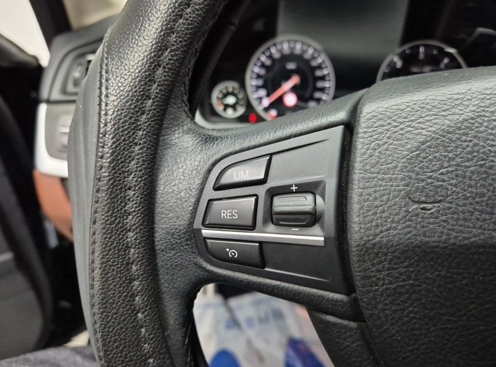 BMW 5시리즈 520d M 에어로다이나믹 사진 8