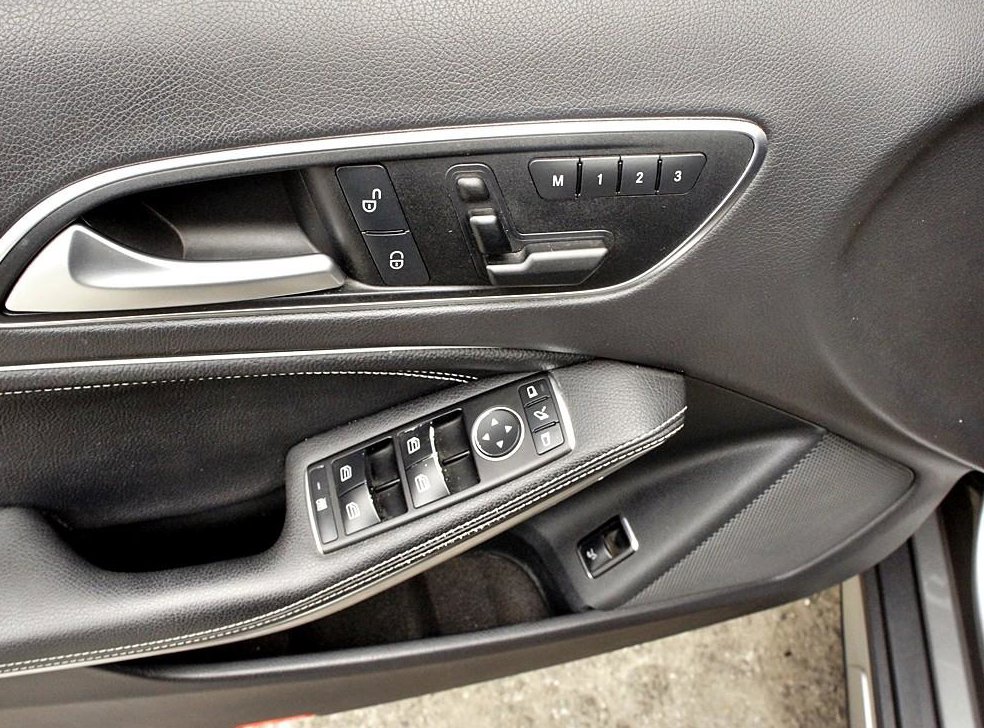 벤츠 GLA 클래스 GLA200 D 4MATIC 액티비티 에디션 사진 12