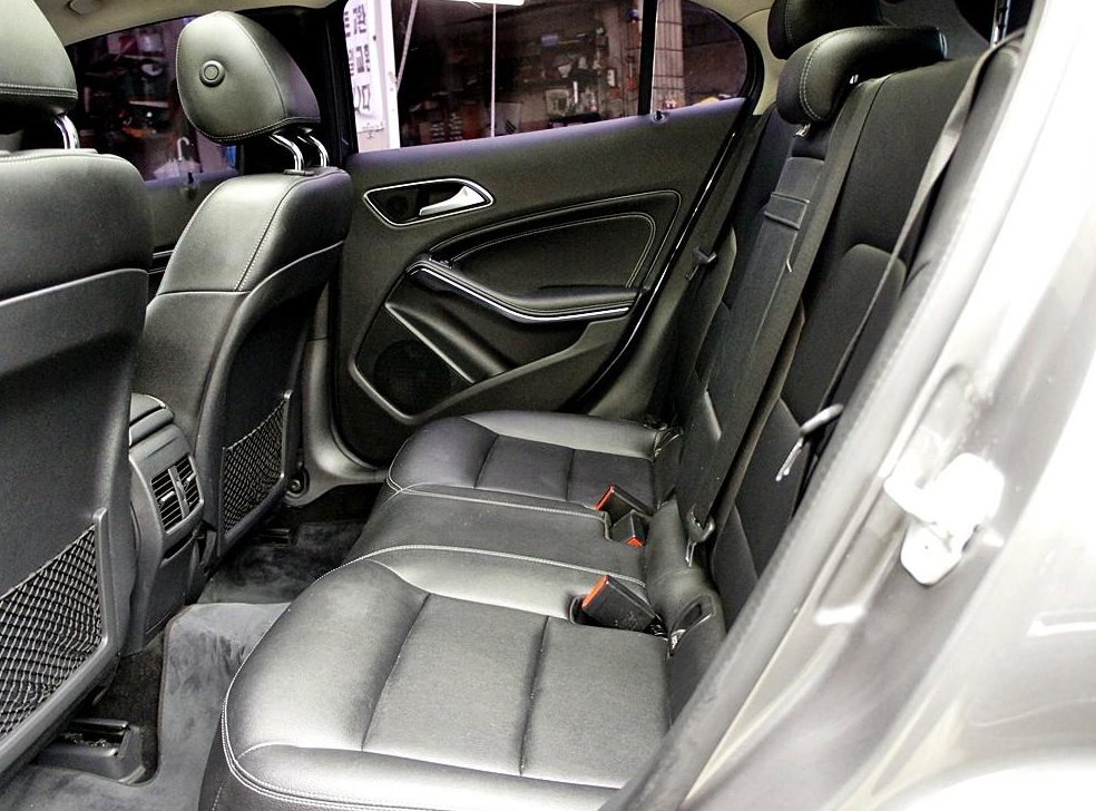 벤츠 GLA 클래스 GLA200 D 4MATIC 액티비티 에디션 사진 6