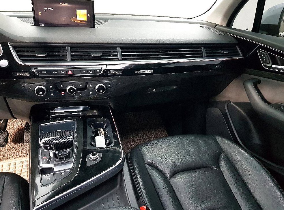 아우디 Q7 35 TDI 콰트로 컴포트 사진 10