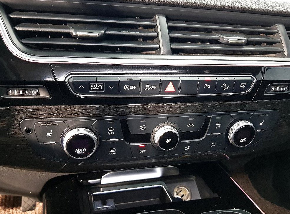 아우디 Q7 35 TDI 콰트로 컴포트 사진 11