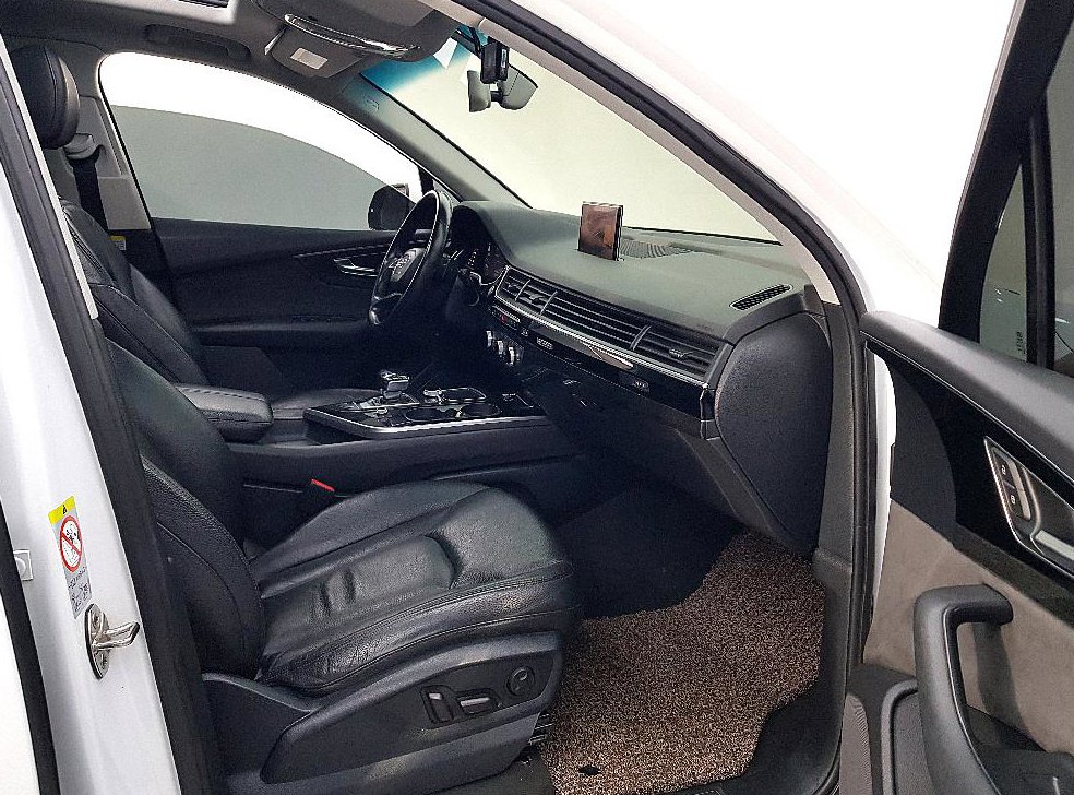 아우디 Q7 35 TDI 콰트로 컴포트 사진 13