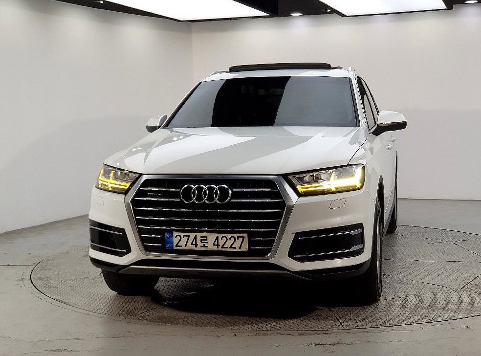 아우디 Q7 35 TDI 콰트로 컴포트 사진 2
