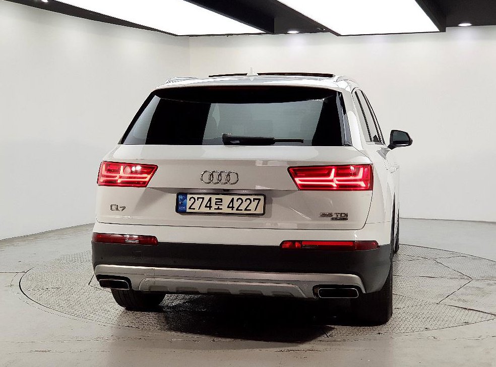 아우디 Q7 35 TDI 콰트로 컴포트 사진 3