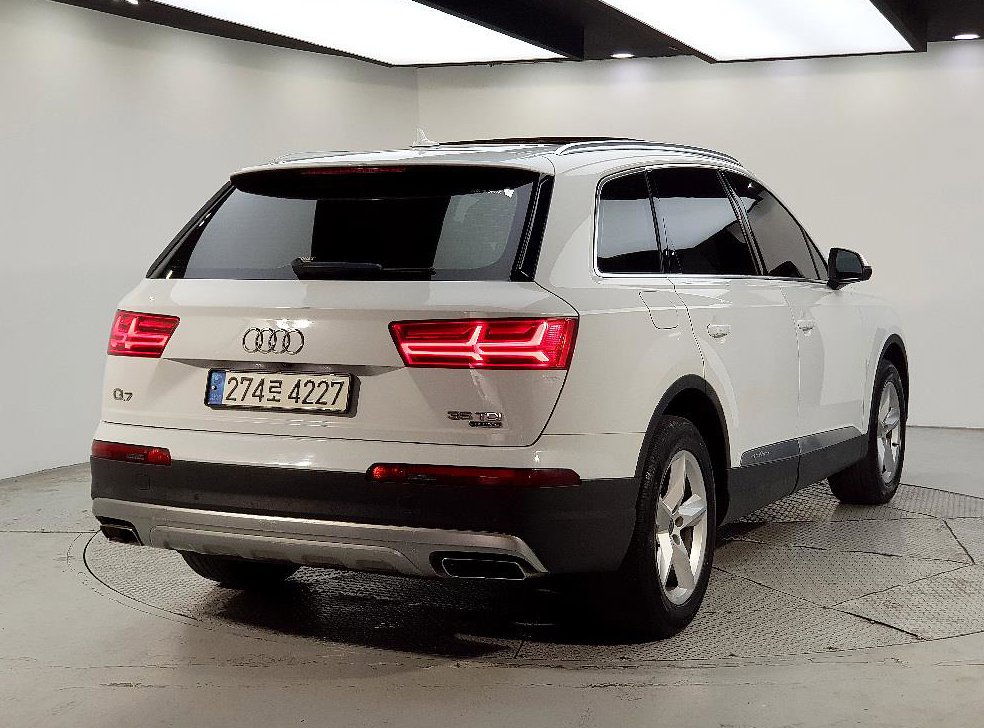 아우디 Q7 35 TDI 콰트로 컴포트 사진 4