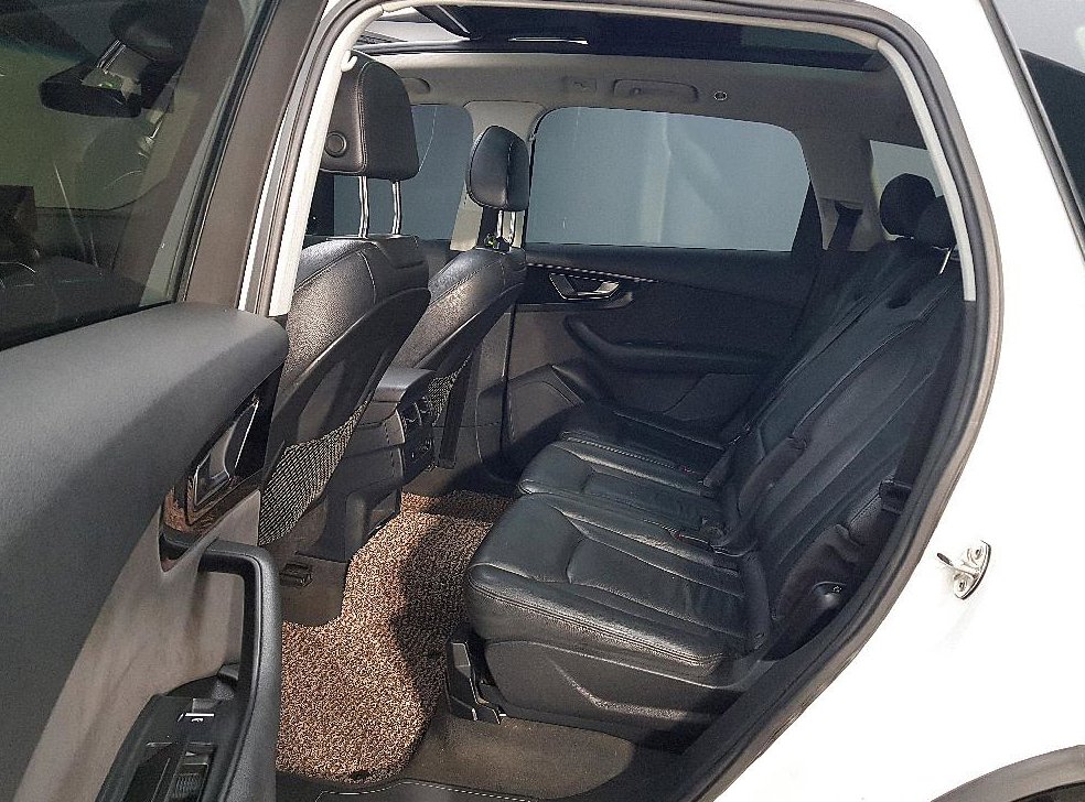 아우디 Q7 35 TDI 콰트로 컴포트 사진 9