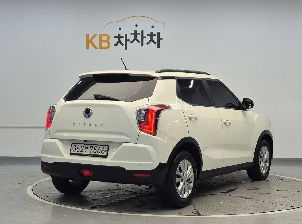KG모빌리티(쌍용)  티볼리 2WD 디젤 1.6 사진 4