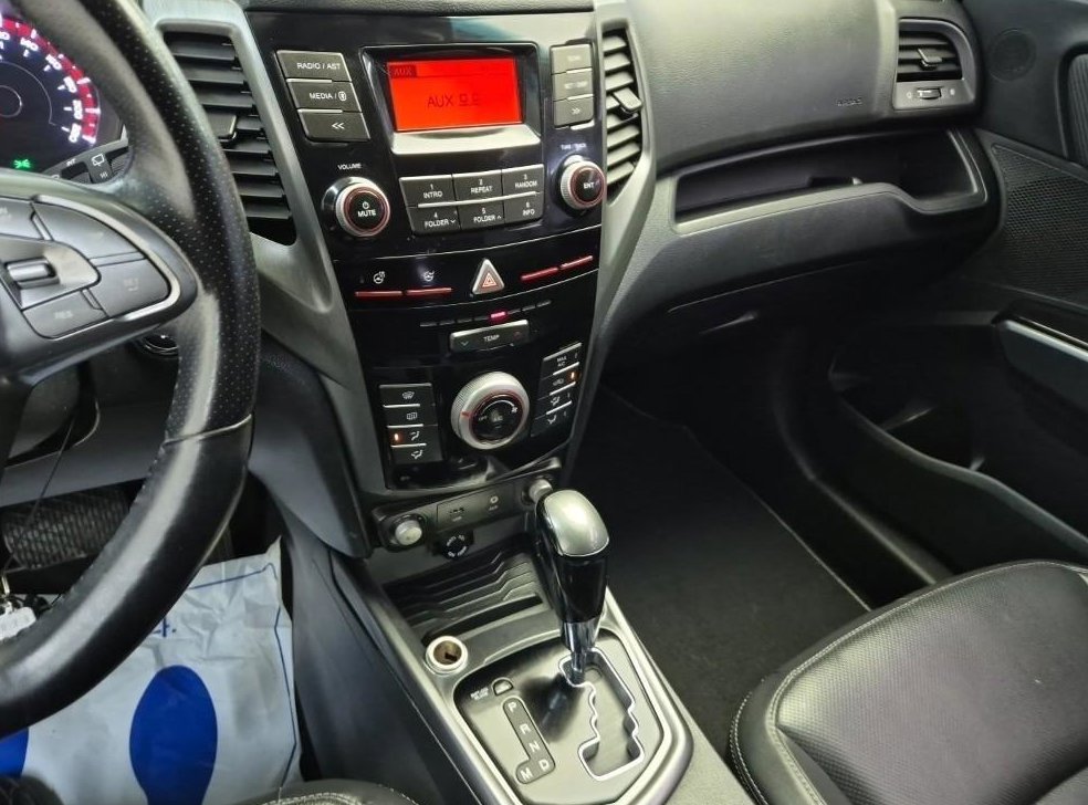KG모빌리티(쌍용)  티볼리 2WD 디젤 VX 사진 10