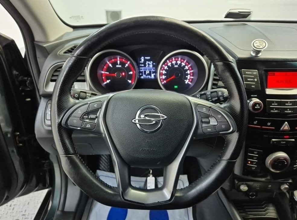 KG모빌리티(쌍용)  티볼리 2WD 디젤 VX 사진 9