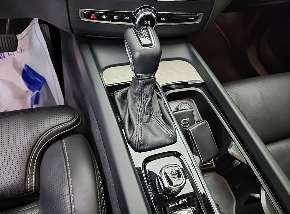 볼보 XC60 D5 AWD 인스크립션 사진 8