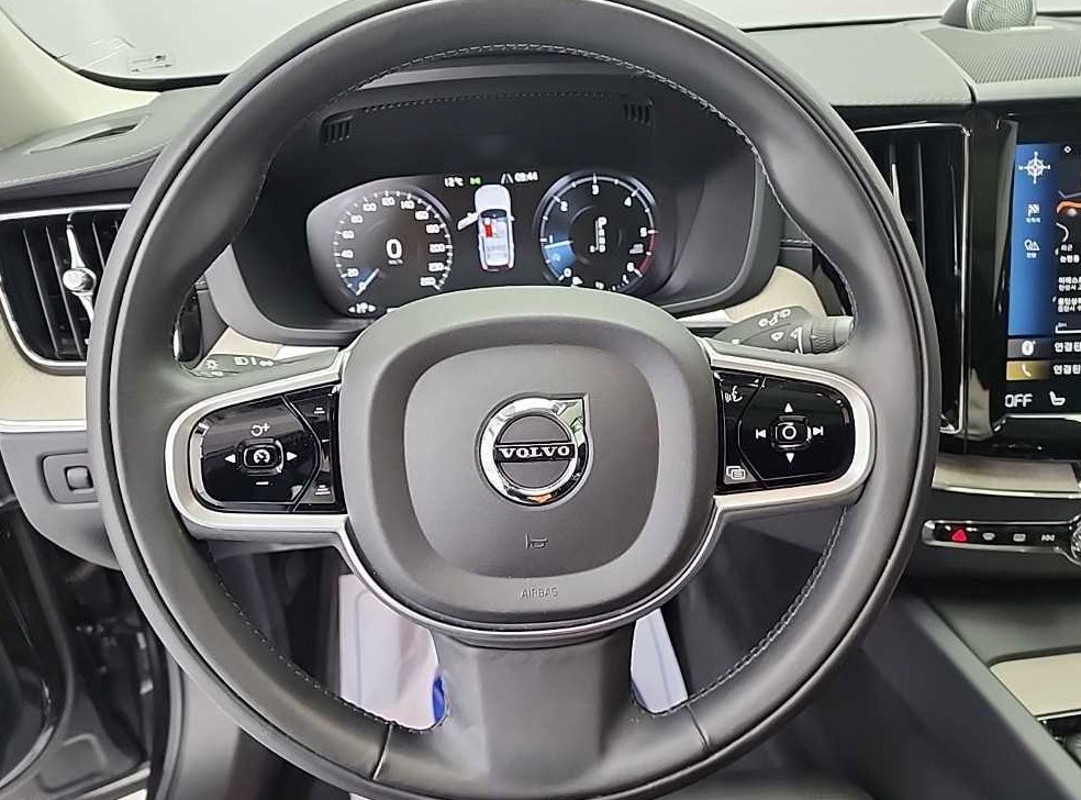 볼보 XC60 D5 AWD 인스크립션 사진 9