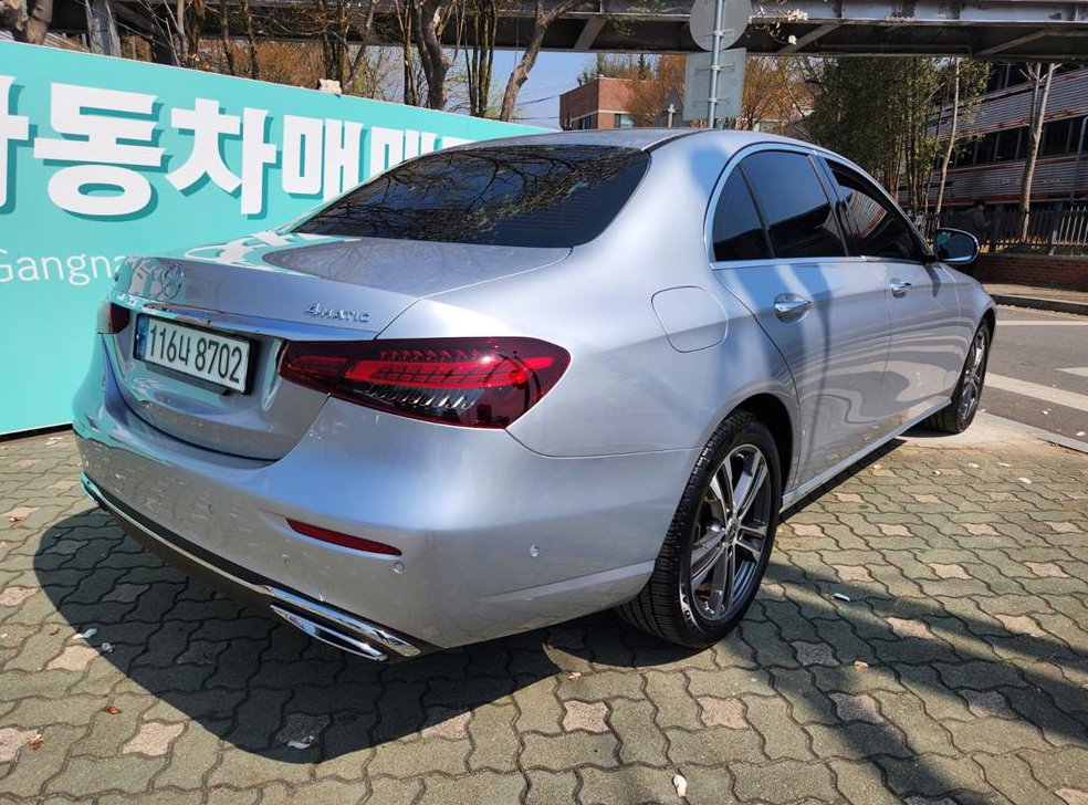 벤츠 E 클래스 E350 4MATIC 아방가르드 사진 3