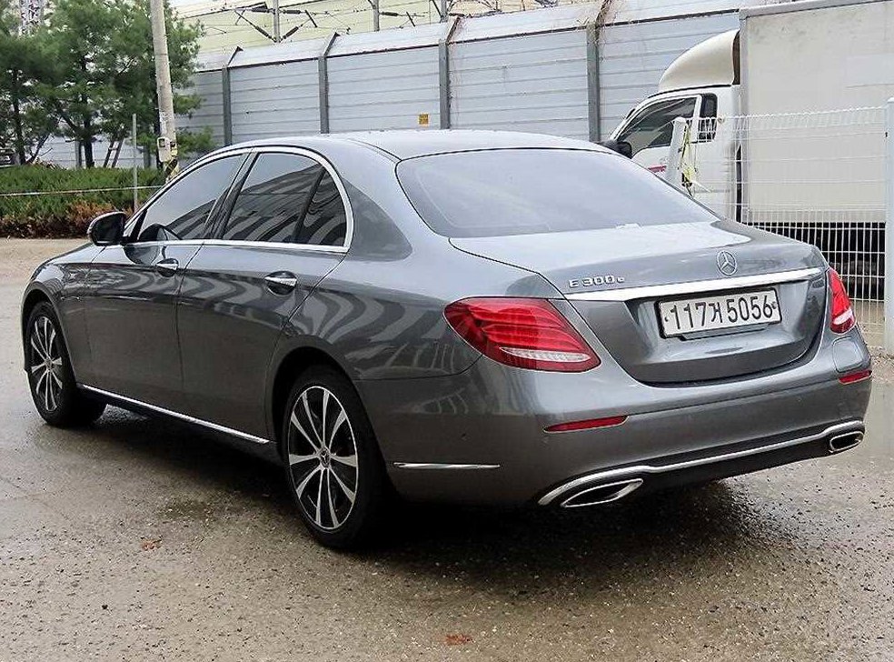 벤츠 E 클래스 E300e 익스클루시브 사진 3
