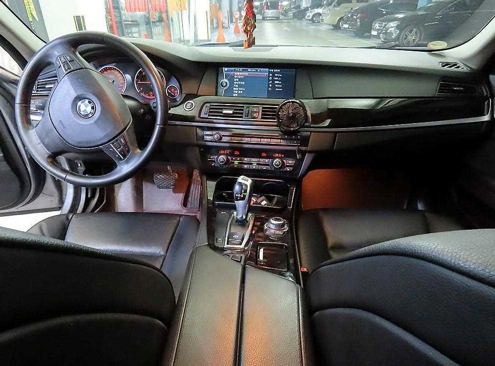 BMW 5시리즈 520d 사진 10