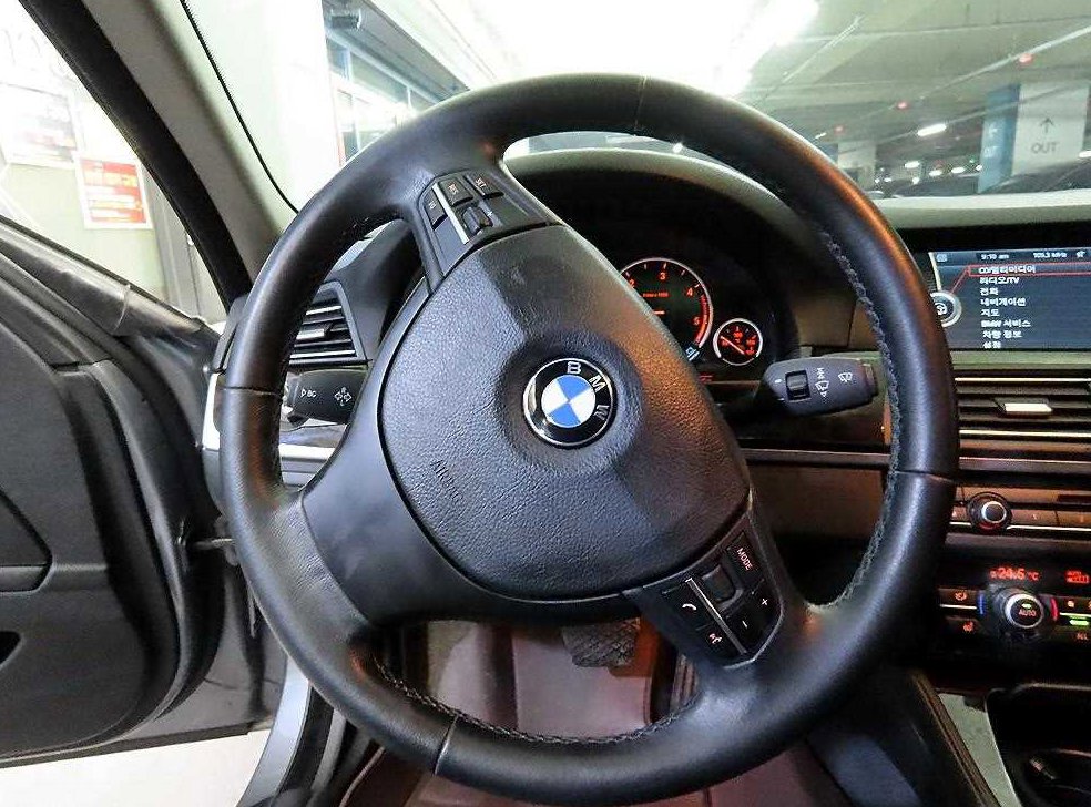 BMW 5시리즈 520d 사진 8