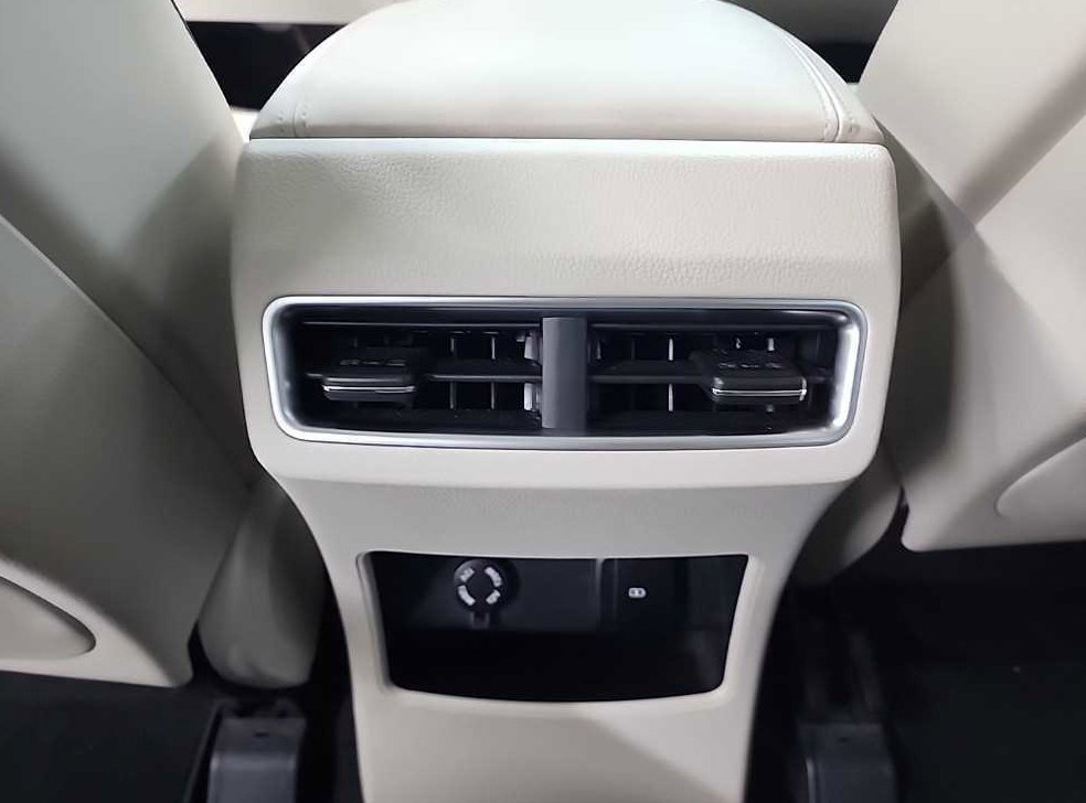 KG모빌리티(쌍용)  렉스턴 디젤 2.2 4WD 프레스티지 사진 13