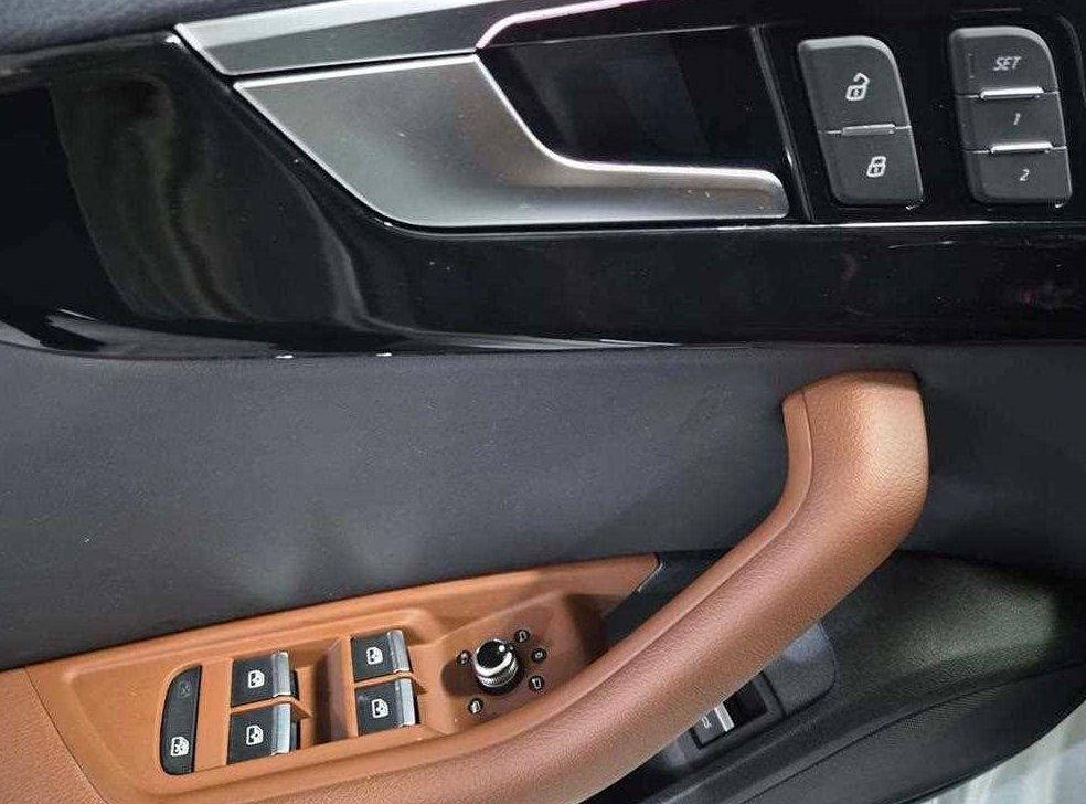 아우디 A4 40 TFSI 프리미엄 사진 12