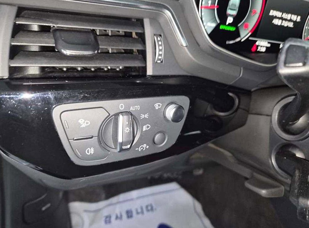 아우디 A4 40 TFSI 프리미엄 사진 13