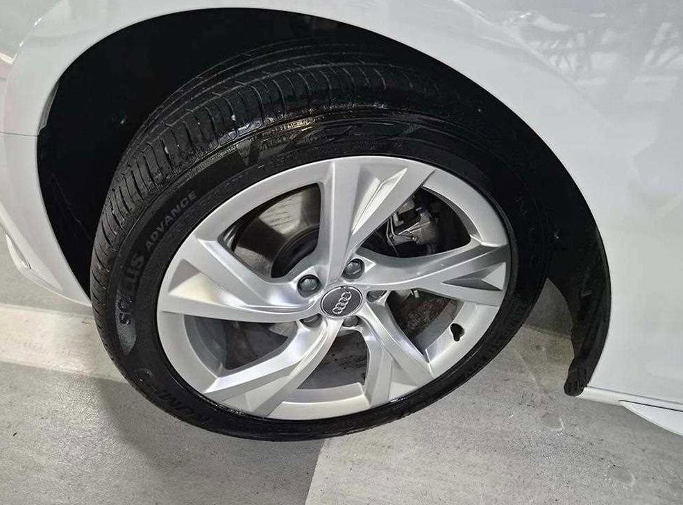 아우디 A4 40 TFSI 프리미엄 사진 20