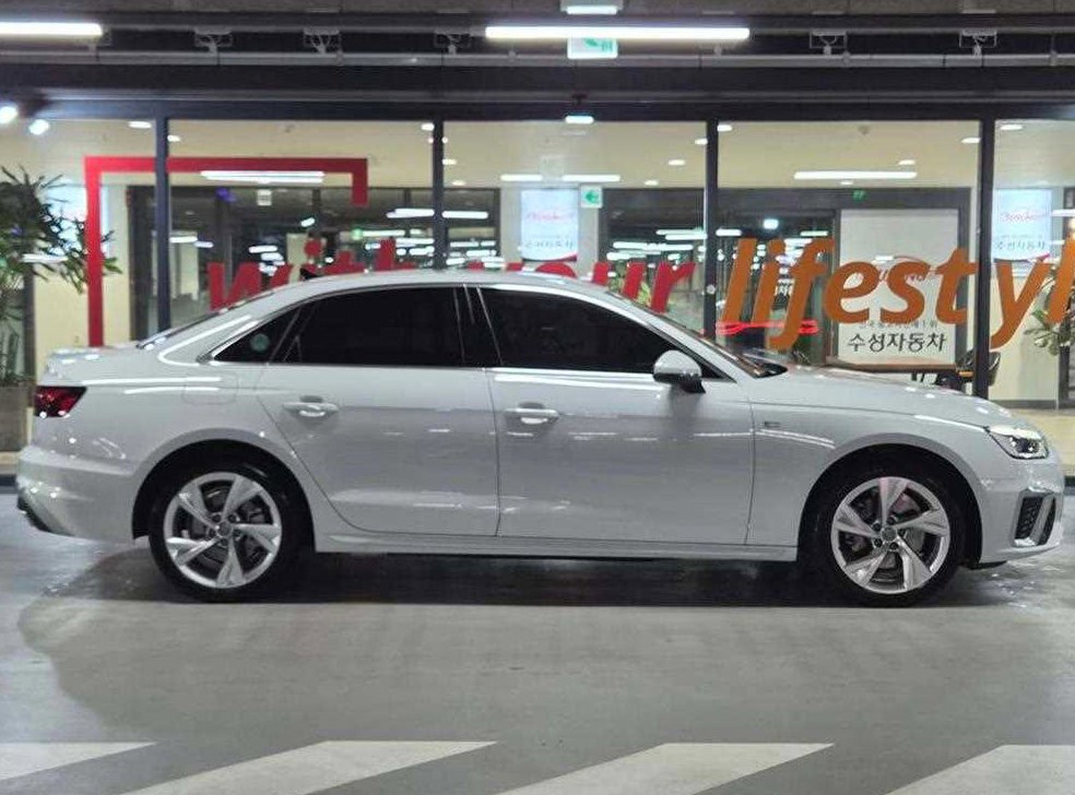 아우디 A4 40 TFSI 프리미엄 사진 3