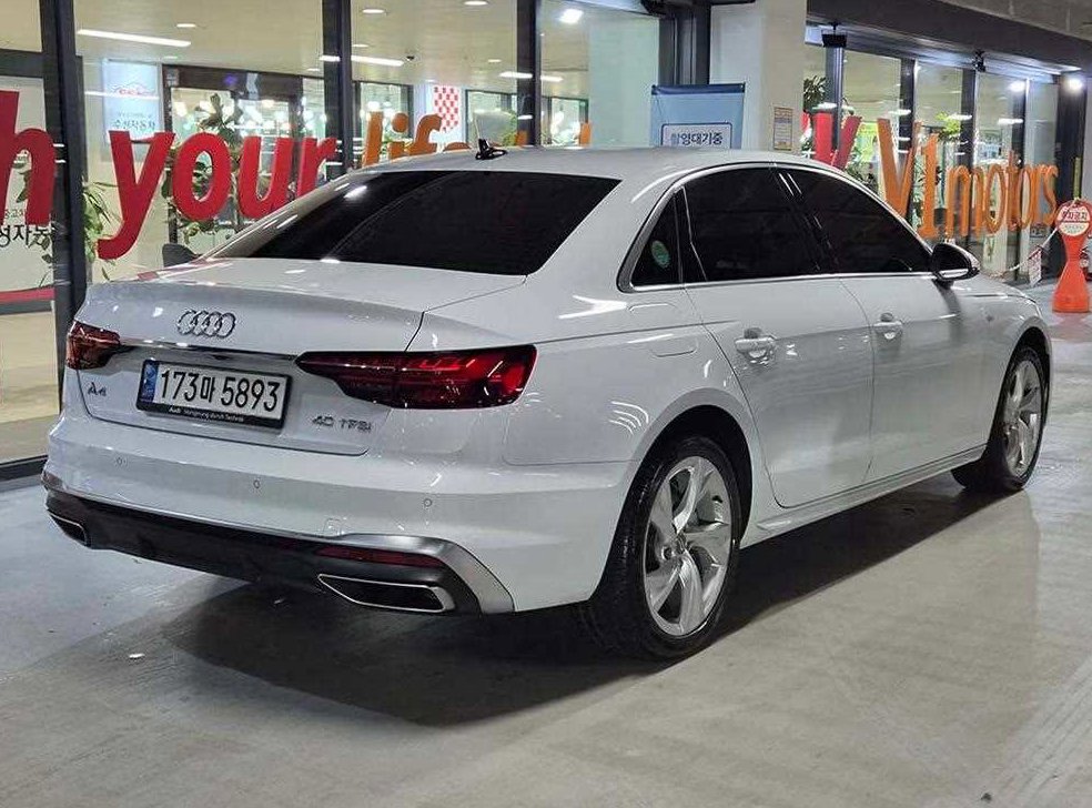 아우디 A4 40 TFSI 프리미엄 사진 4