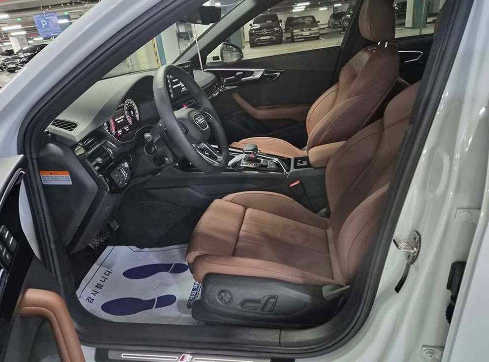 아우디 A4 40 TFSI 프리미엄 사진 6