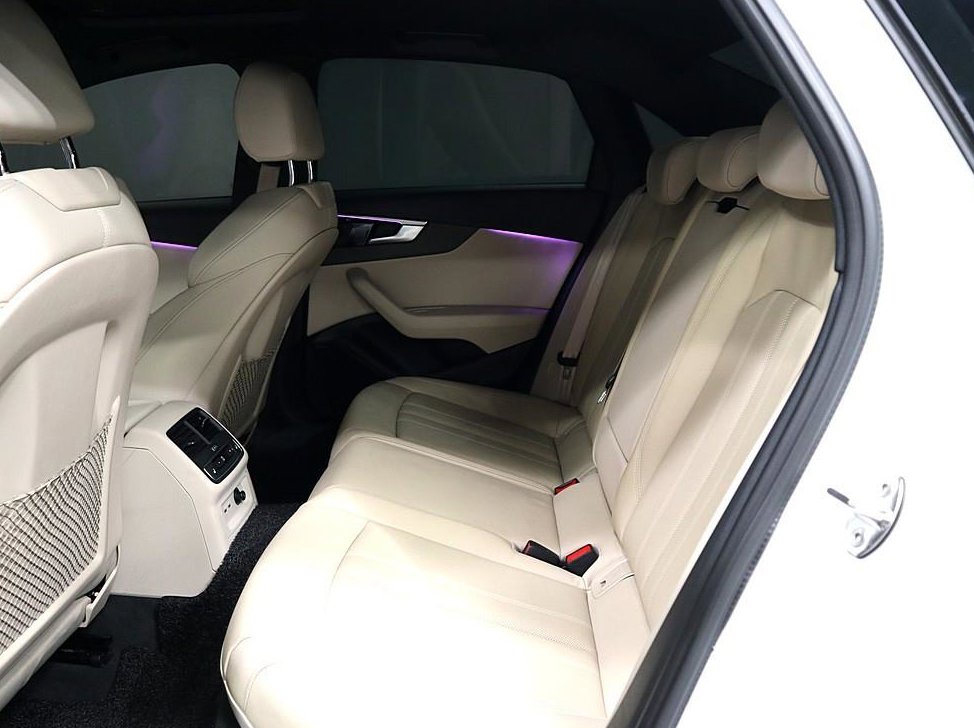 아우디 A4 40 TFSI 프리미엄 사진 10