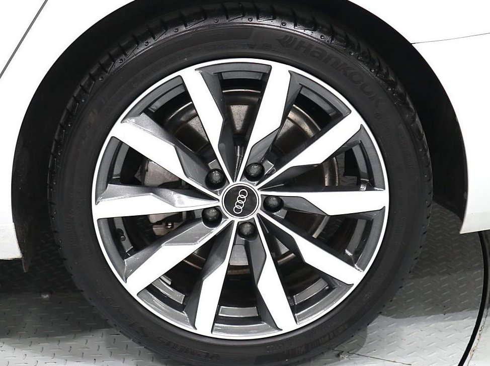 아우디 A4 40 TFSI 프리미엄 사진 18