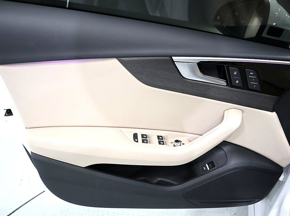 아우디 A4 40 TFSI 프리미엄 사진 8