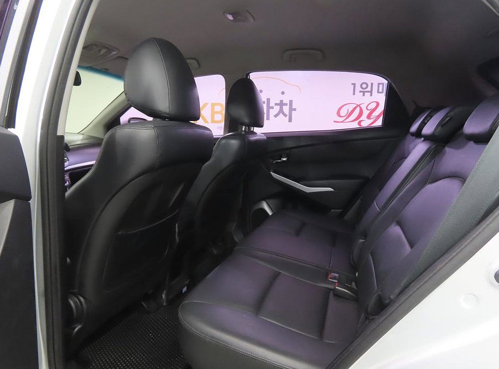 KG모빌리티(쌍용)  코란도 4WD 2.0 CVT 사진 6