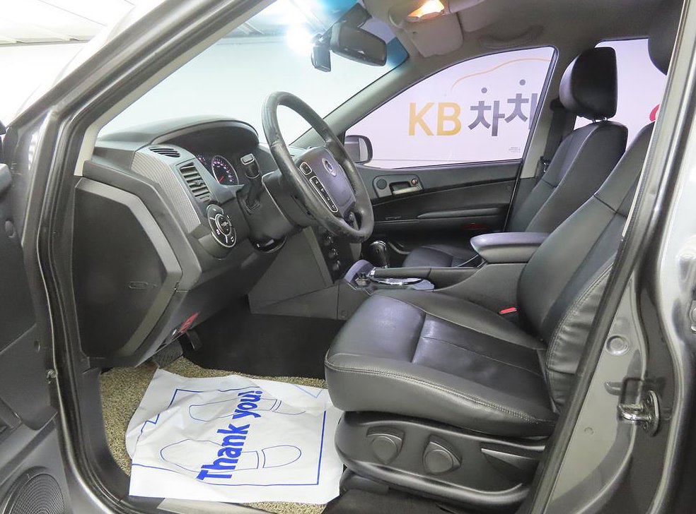 KG모빌리티(쌍용)  코란도 디젤 4WD 어드벤처 60TH 에디션 사진 5